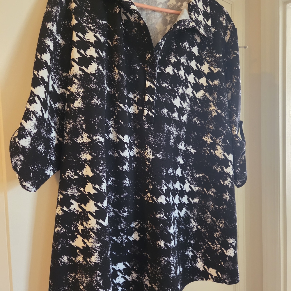 Black and White Houndstooth Print Blouse